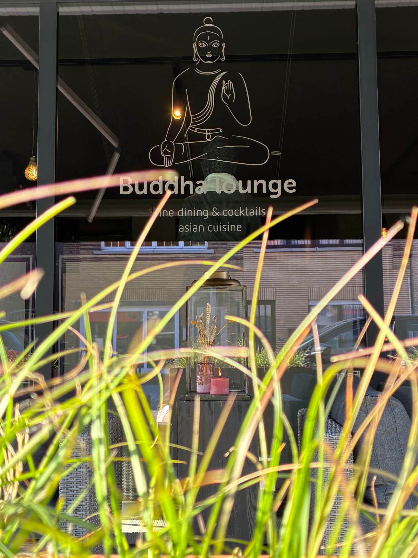 The Buddha Lounge interieur bij avond